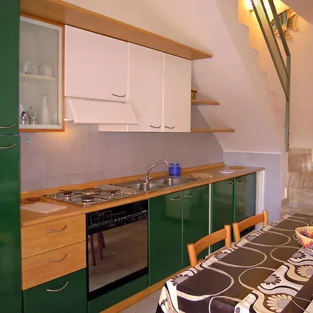 Iris Apartment *