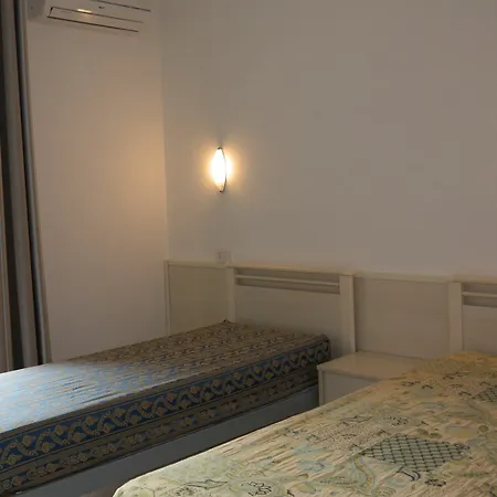 Iris Apartment *